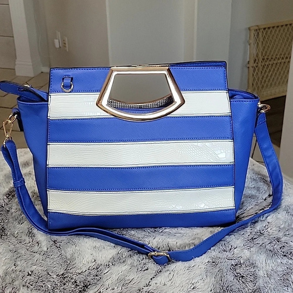 Source Unknown Handbags - Great for summer! Blue and white bag‎